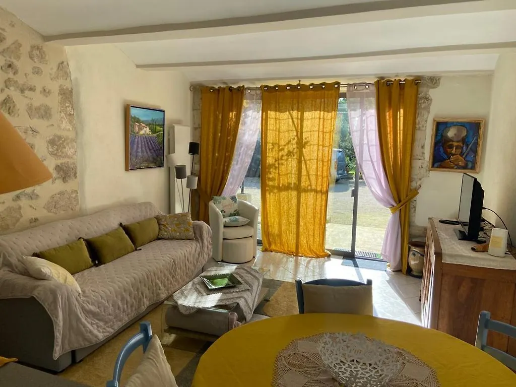 Holiday home Le Mas D'Isachris Le T2 Villa La Garde Adhemar France